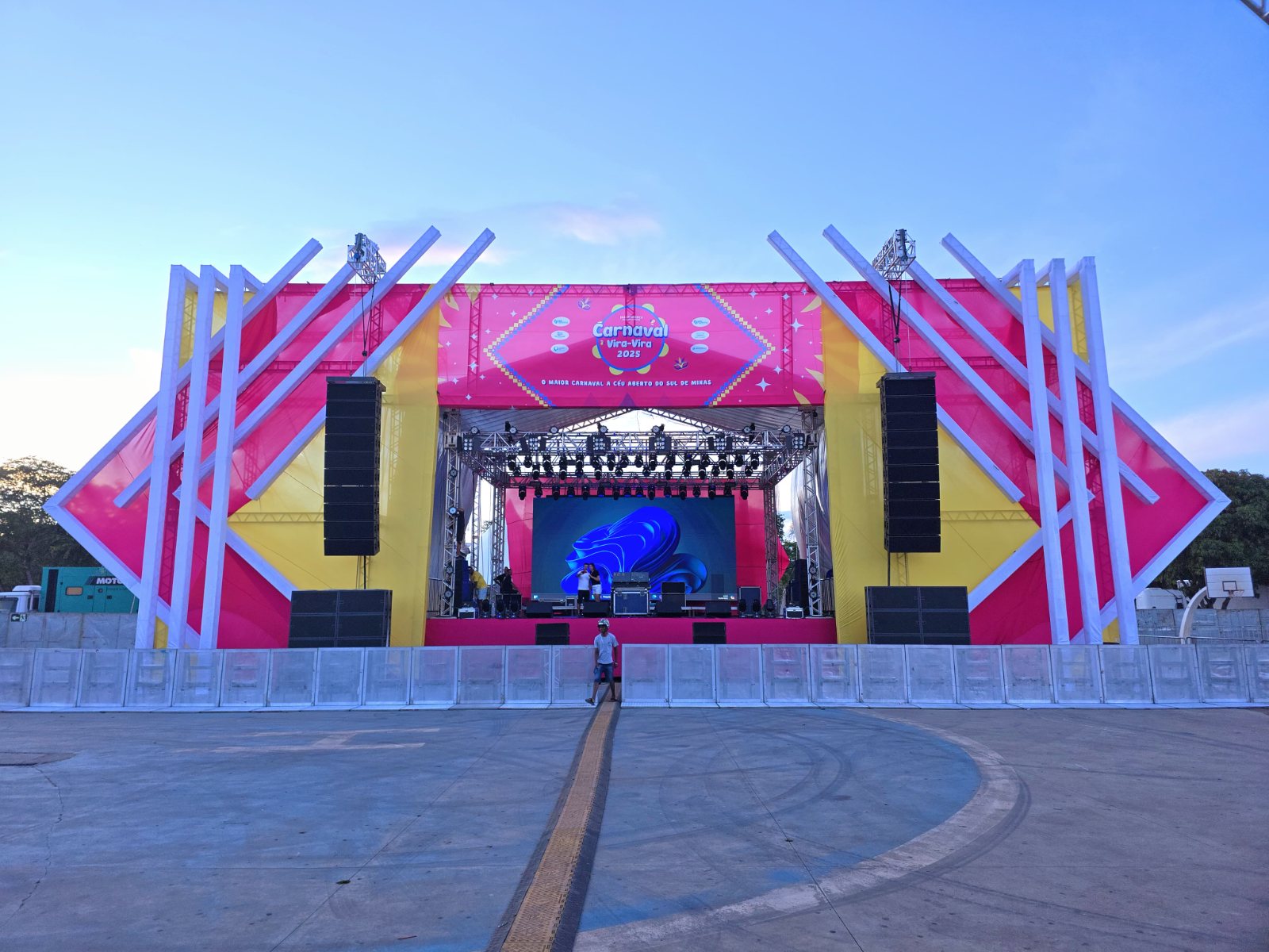 Máscara de palco do Carnaval de Boa Esperança durante o dia