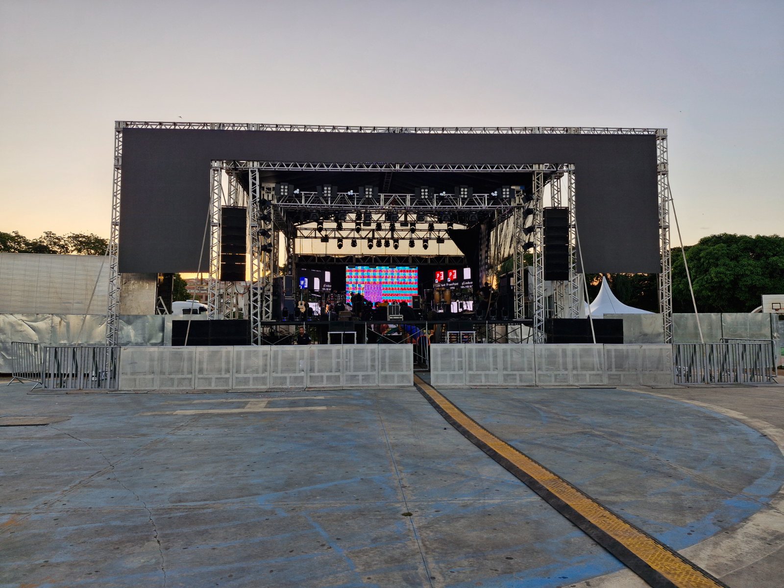 Palco com testeira em LED